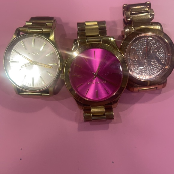 Six Michael Kors watches and one Nixon watch. All clean - Picture 2 of 2